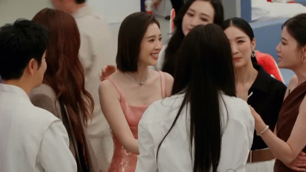 王濛 浪姐直播太磨叽了这场盛大的直播已经奔6小时去了~任洋要不要看看自己在干嘛