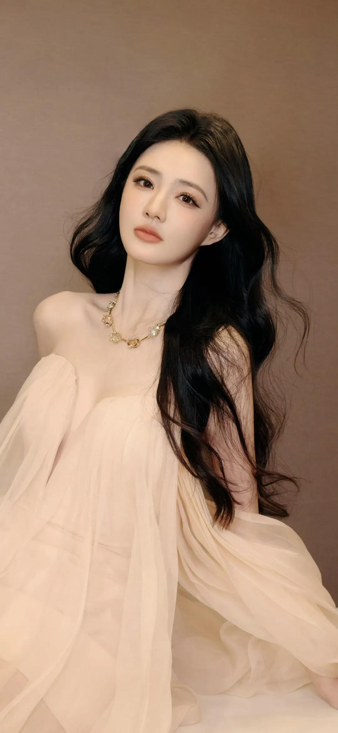徐璐。白色系列，穿搭日常夏季穿搭白色红毯造型
