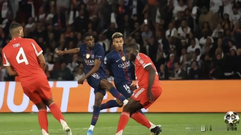 欧冠史诗夜！9球狂飙点燃足球信仰，这就是球迷想要的终极浪漫

欧冠半决赛首回合，