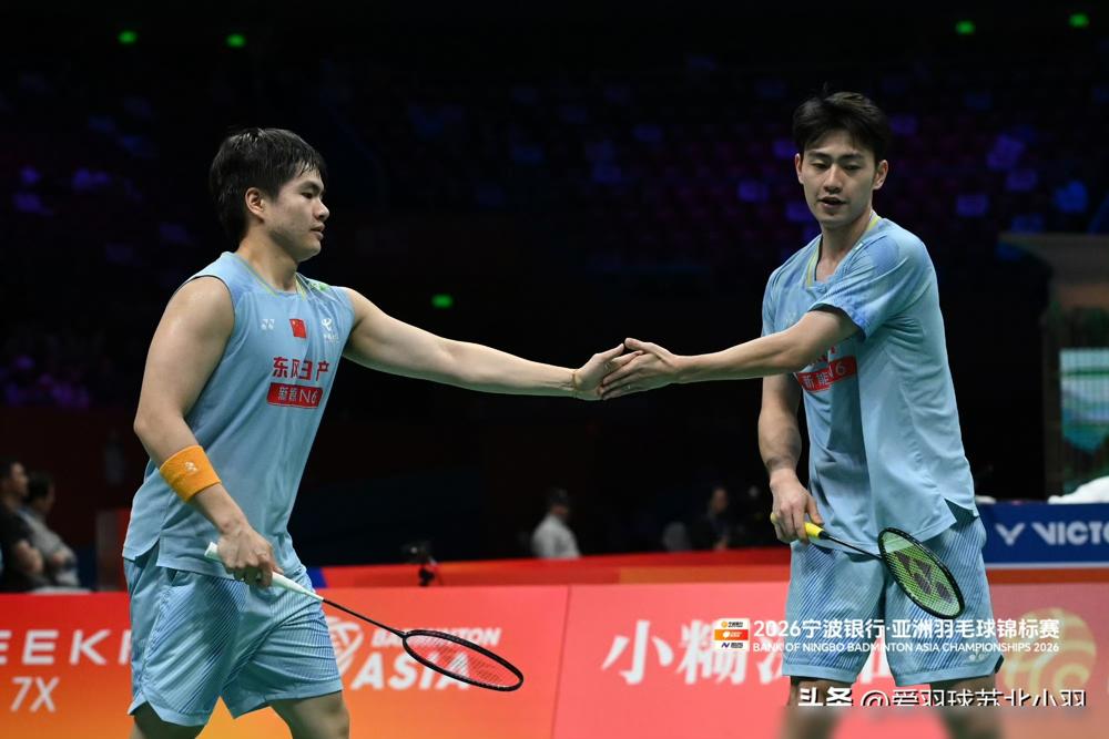 当全队的希望压在一根弦上，梁伟铿和王昶先丢了一局。空气凝固了。
就在4月9日，