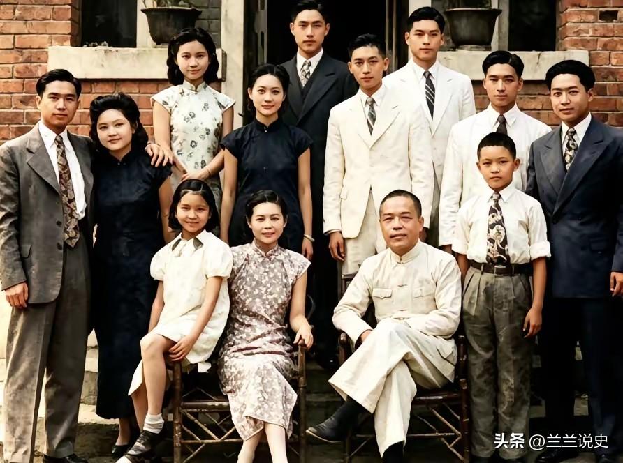 1993年，陈济棠的骨灰从台湾迁回湛江，与分开四十多年的妻子莫秀英合葬，这一幕多