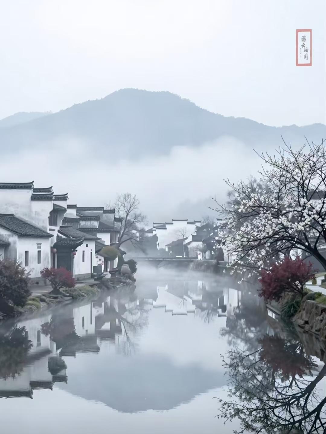 捣练子·江南春
三月暖，桃花红，
一枕清眠醒遇风。
莫待繁英飞落尽，
始知江南画