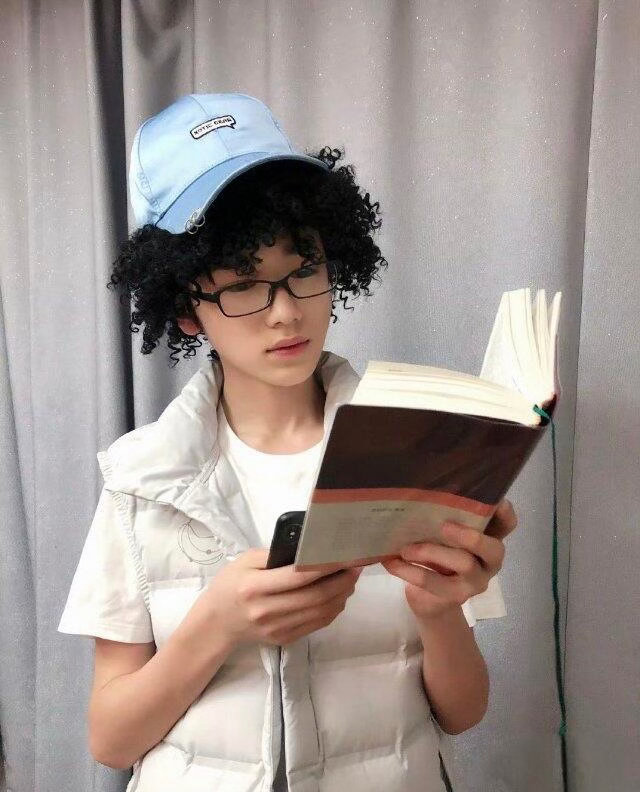 宋亚轩小时候想当科学家 别人聊职业是个人选择，宋亚轩聊职业是时代印记🤣！“科学