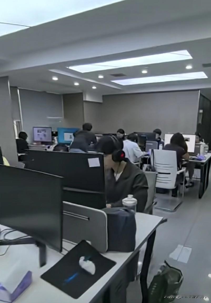 今天跟市场部面试，部门负责人看候选人是86年出生的，有意无意的问了一句“这个年龄