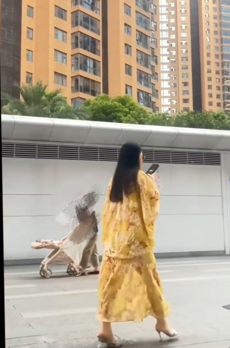 长沙偶遇李湘一家三口长沙偶遇李湘一家三口！网友长沙偶遇李湘一家三口