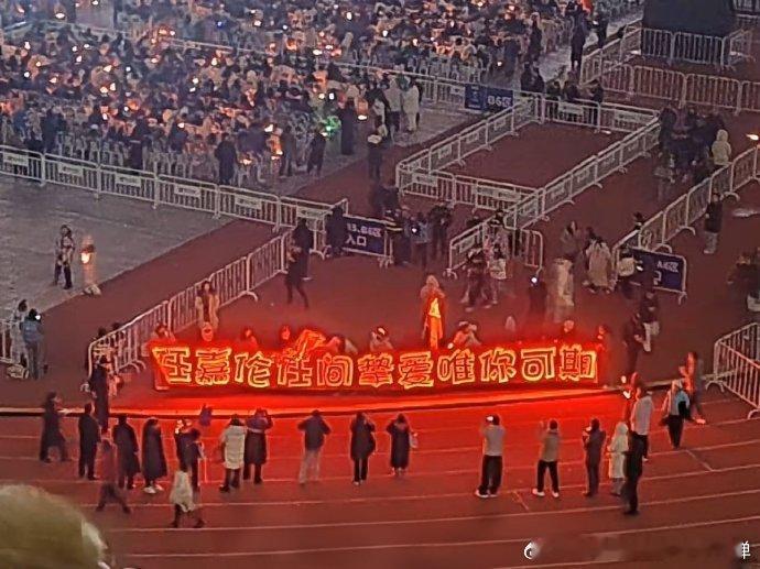 任嘉伦一开口红了一片海  咱就是说，任嘉伦的红海之约太震撼了！他一开口，红海涌动