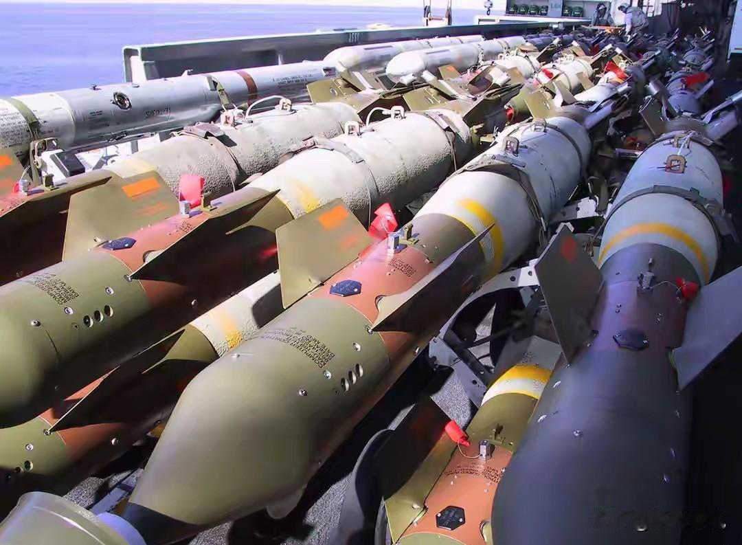 美国现在是明着打砸抢，跟着美国就是下一个格林兰岛的结局，不跟的，美国就开始打砸抢