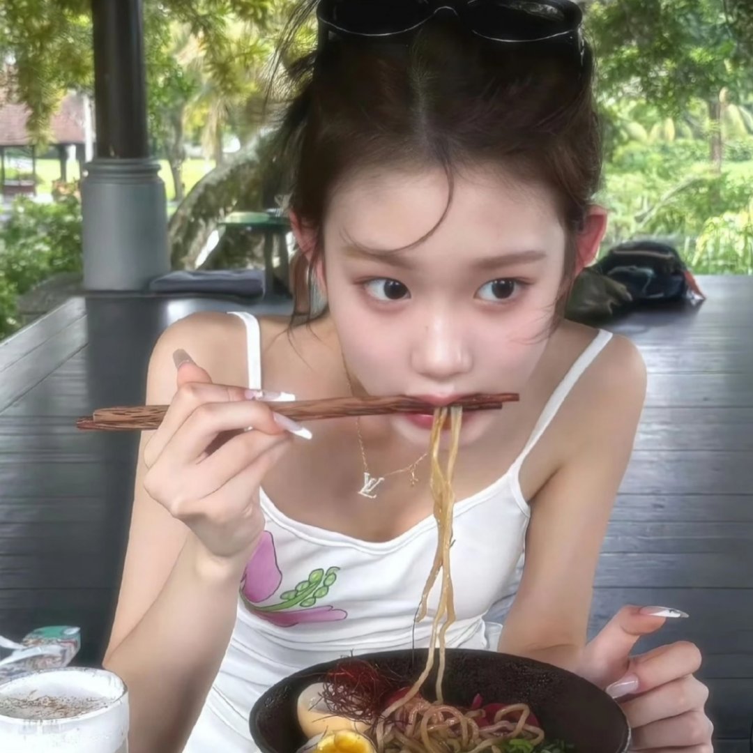 WeChat套图 | 头像背景图搭配 | 高质氛围感女头 