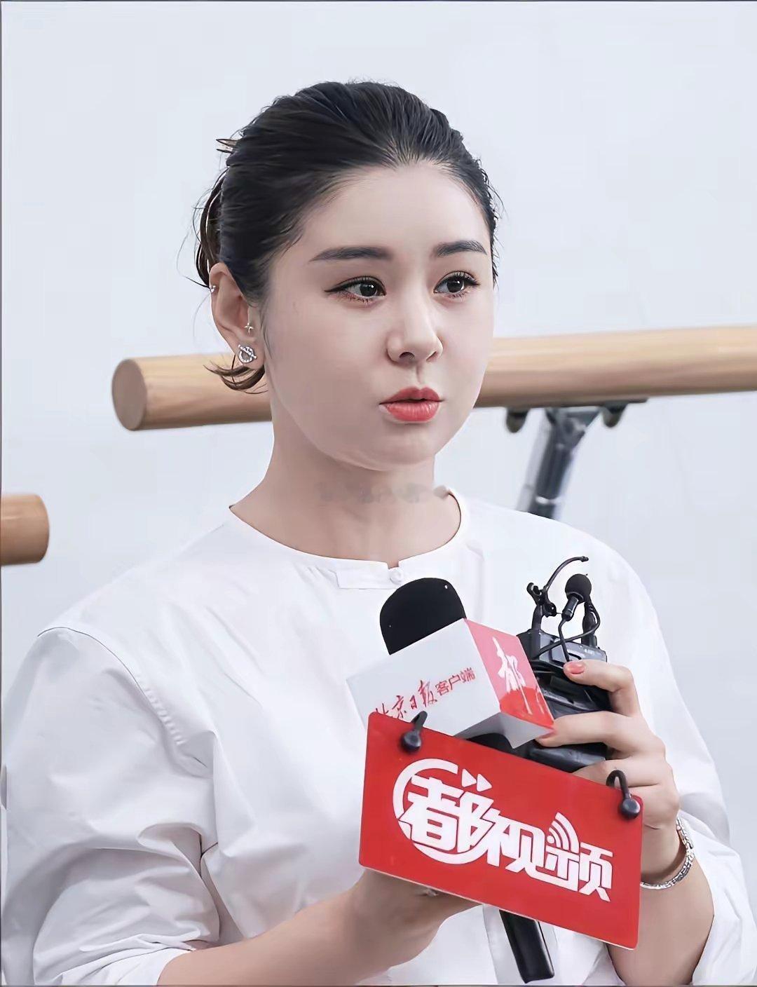 女明星不要一味减肥，这种胖胖的老了后依旧娃娃脸。 