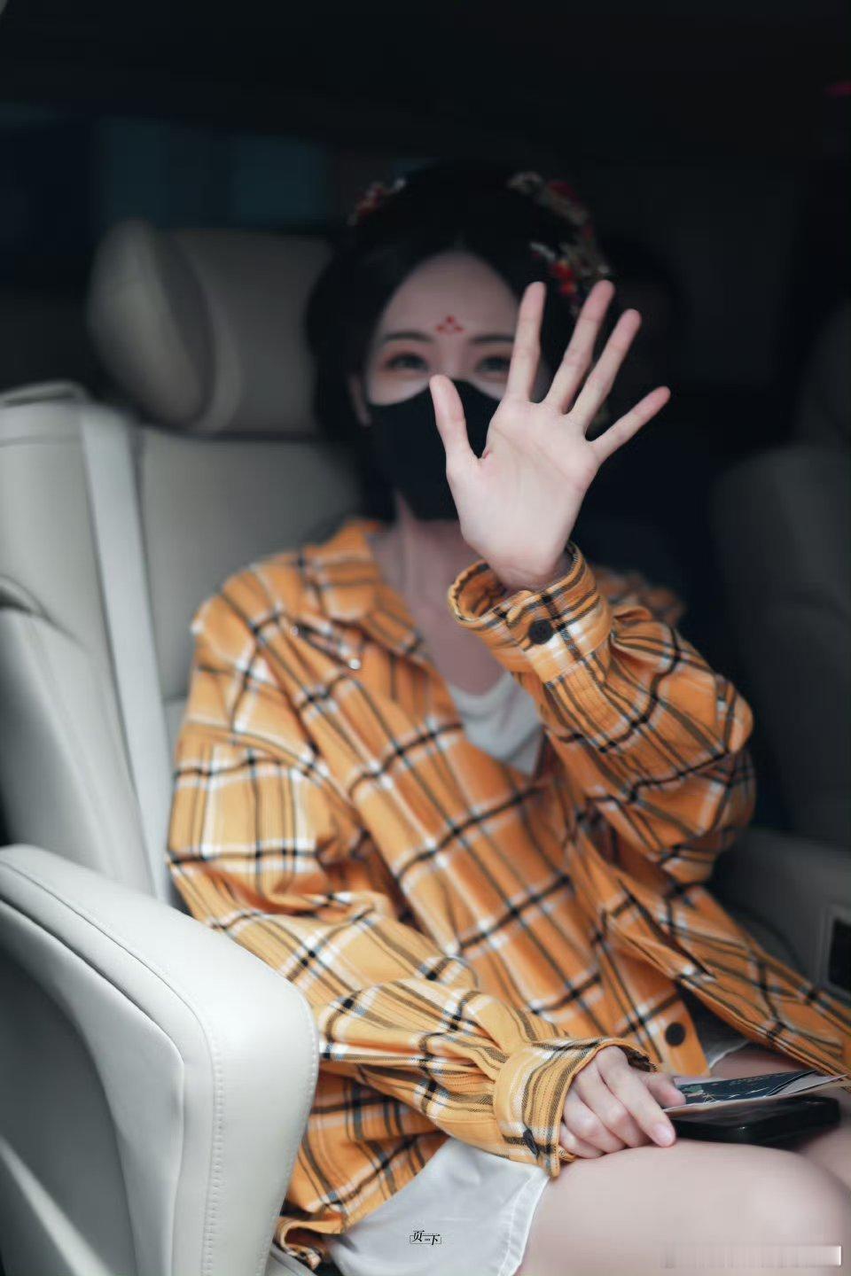 #来看娱乐[超话]##李一桐暂别宋一梦##李一桐暂别书卷一梦# 开心漂亮的姐姐最