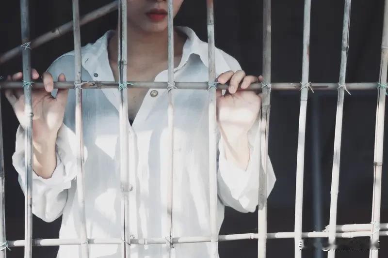 能不能接受另一半坐过牢，这事儿还真不好说。有人觉得坐过牢的人经历复杂，和社会脱节