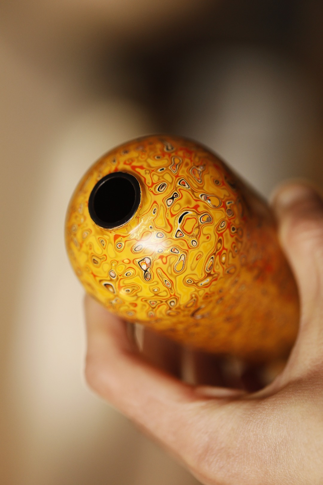 大漆 | 琥珀黄·美人肩承循传统非遗工艺，髤饰犀皮漆；入案头增色添彩，历久弥新。