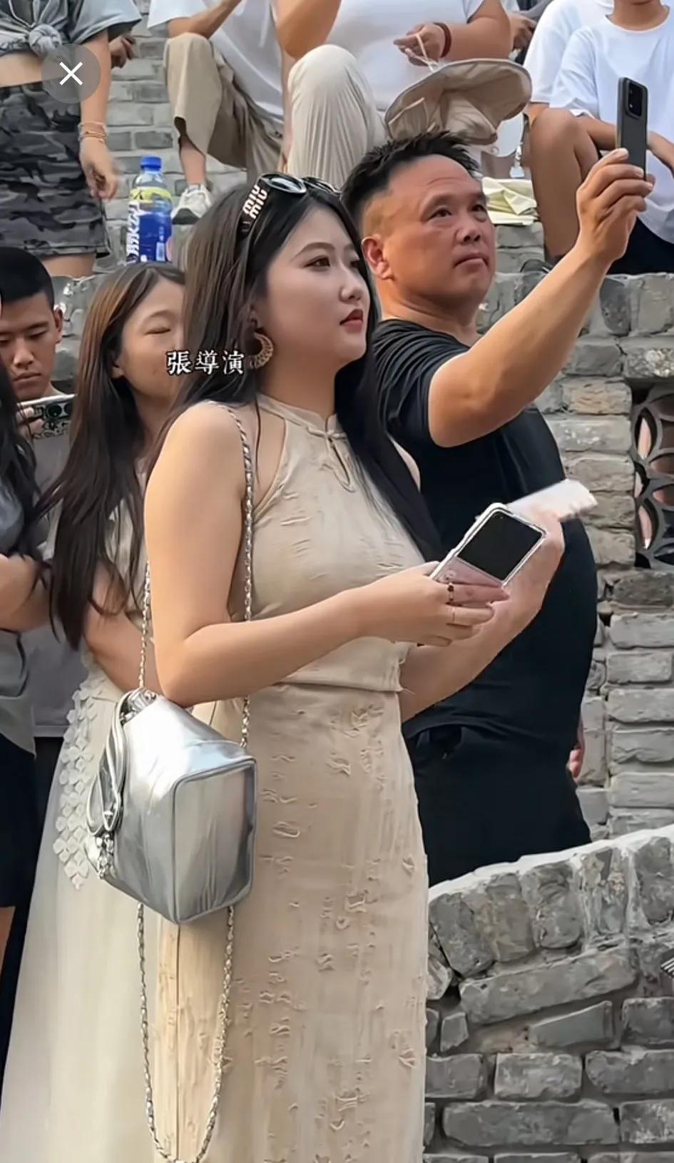 这美女以现在的眼光看是胖了，要是放在唐朝，肯定没有杨玉环什么事了！不过我也喜欢！