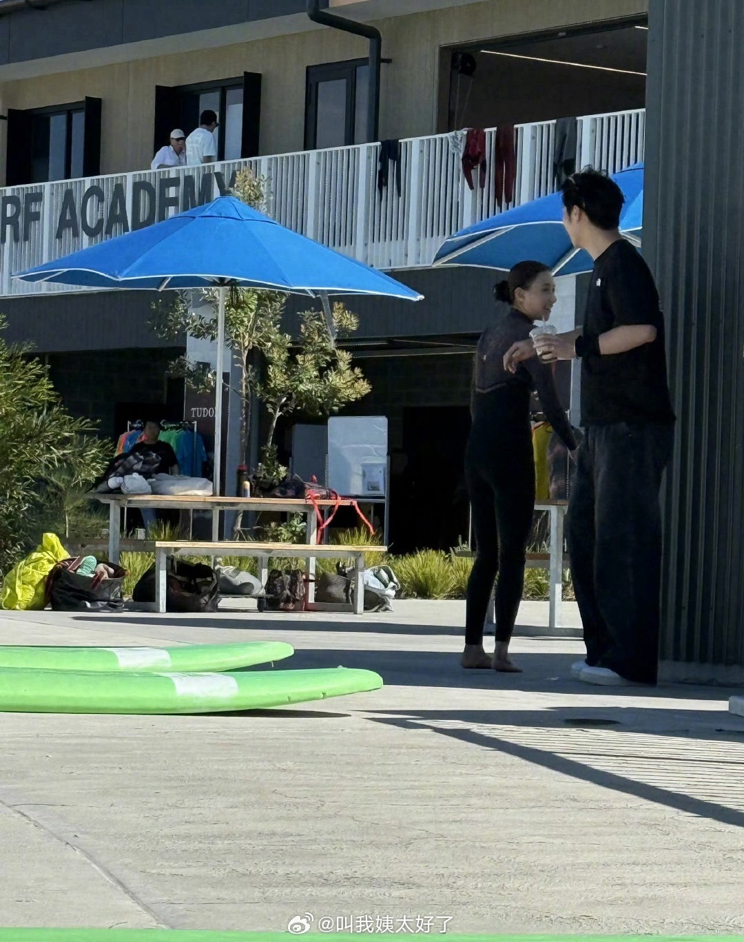 何超莲和窦骁传婚变后没多久，俩人在澳大利亚被偶遇了？[柯基]澳大利亚偶遇何超莲窦