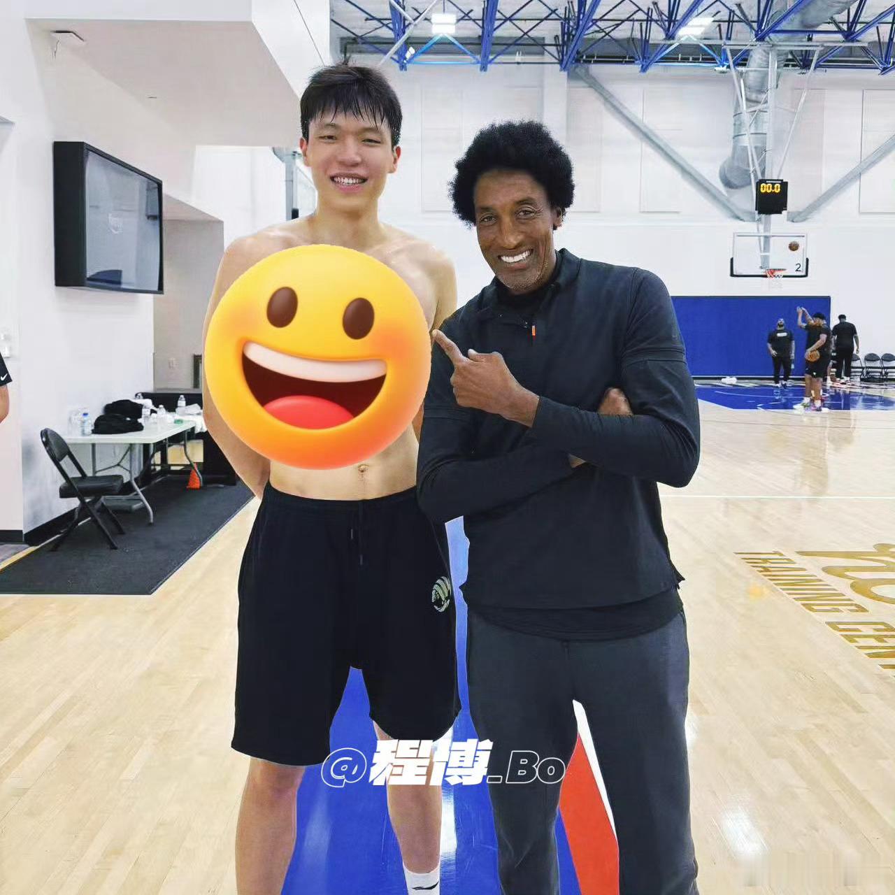 杨瀚森被介绍为下一个姚明杨瀚森偶遇皮蓬，训练师给皮蓬介绍杨瀚森是“下一个姚明”。