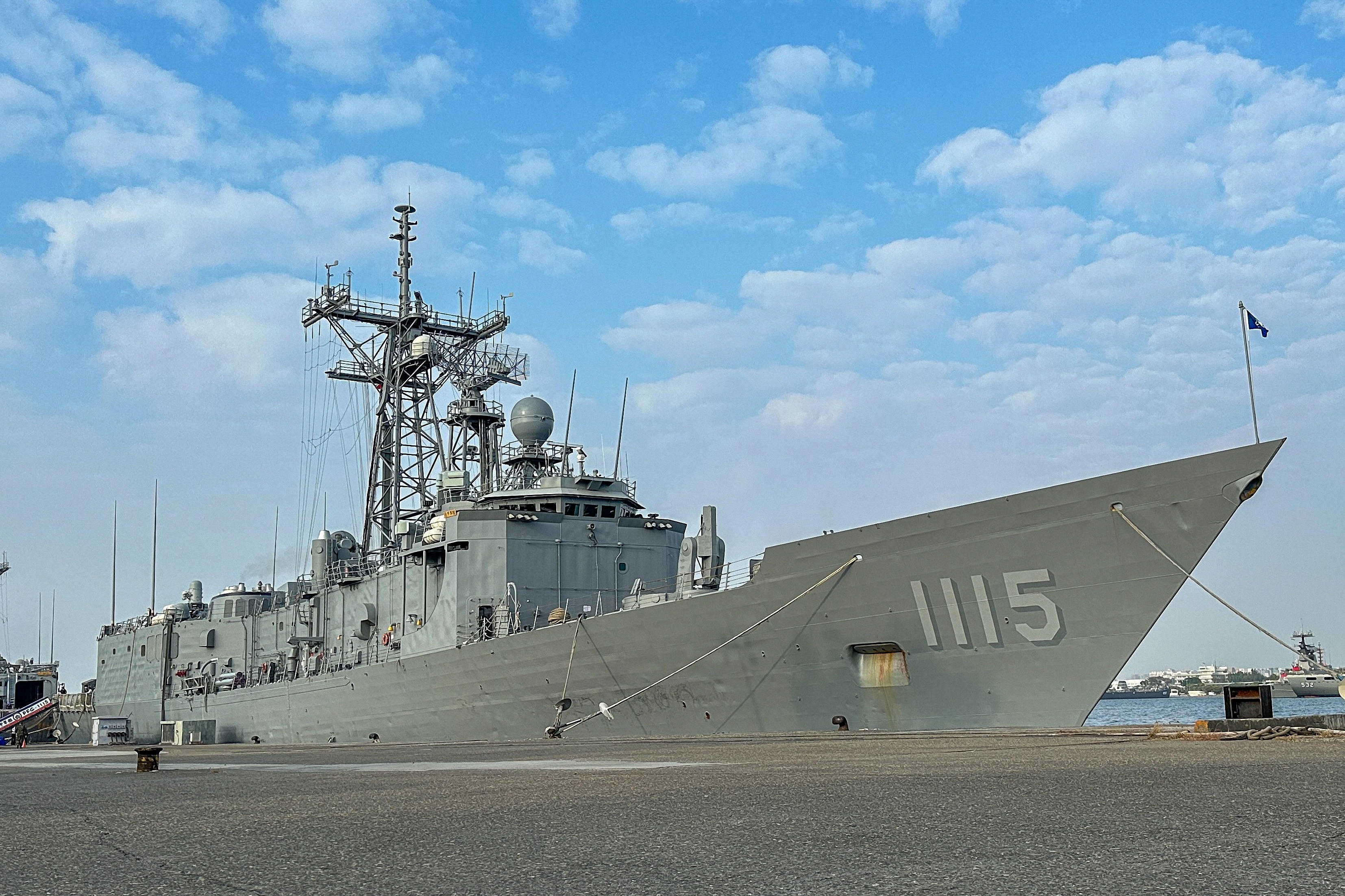 高分辨率图像 近日的台军装备照片，包括单臂发射架上的鱼叉，76炮，海马斯，天兵防