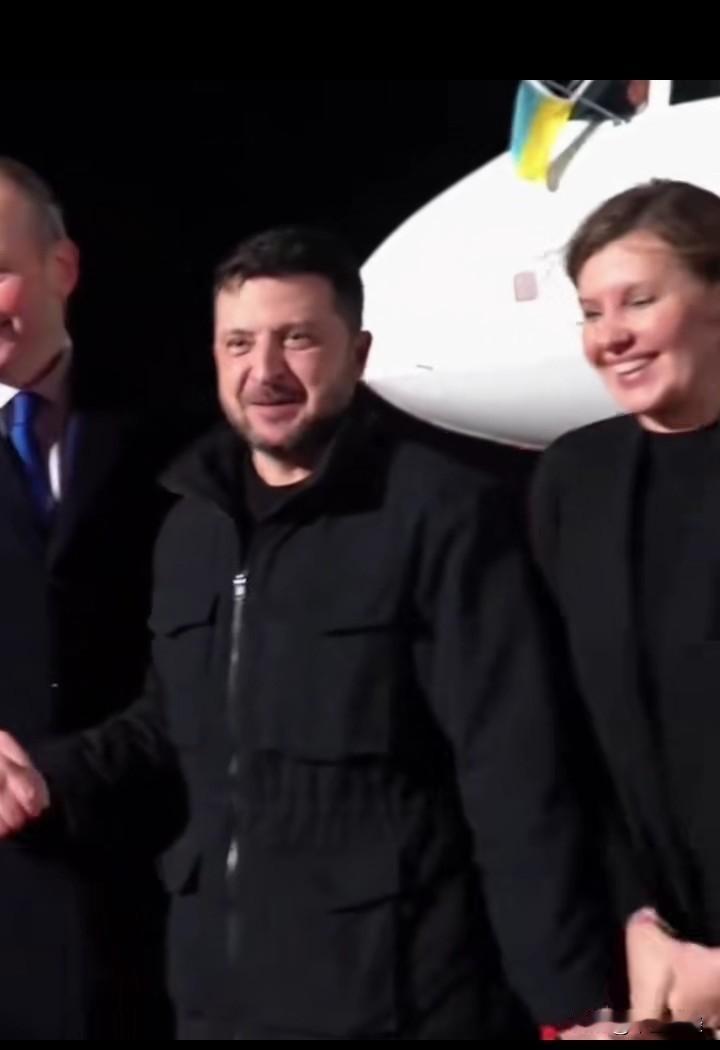 一位江苏朋友评价泽连斯基，他评价道：“泽连斯基先生让我明白，人不论做普通人还是做