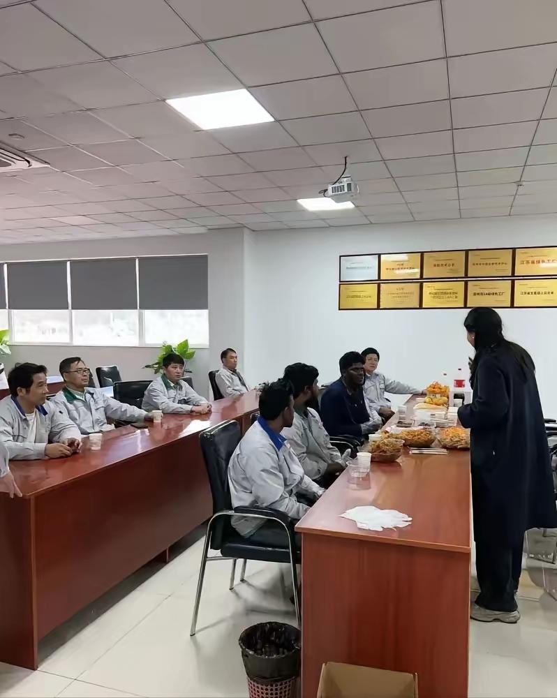 苏州这家工厂招印度人进工厂的操作真是让人笑掉大牙。一家汽配厂宣称引进海外高端技术