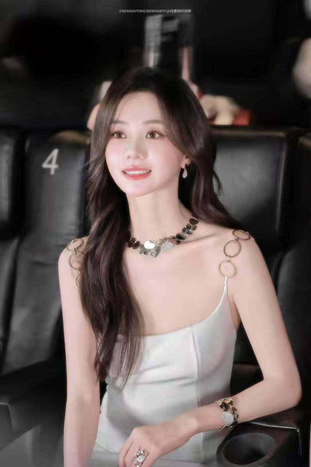 优雅气质，闪耀珠宝，电影首映红毯穿搭指南💃✨纯天然美女长啥样子 风情万种的女人