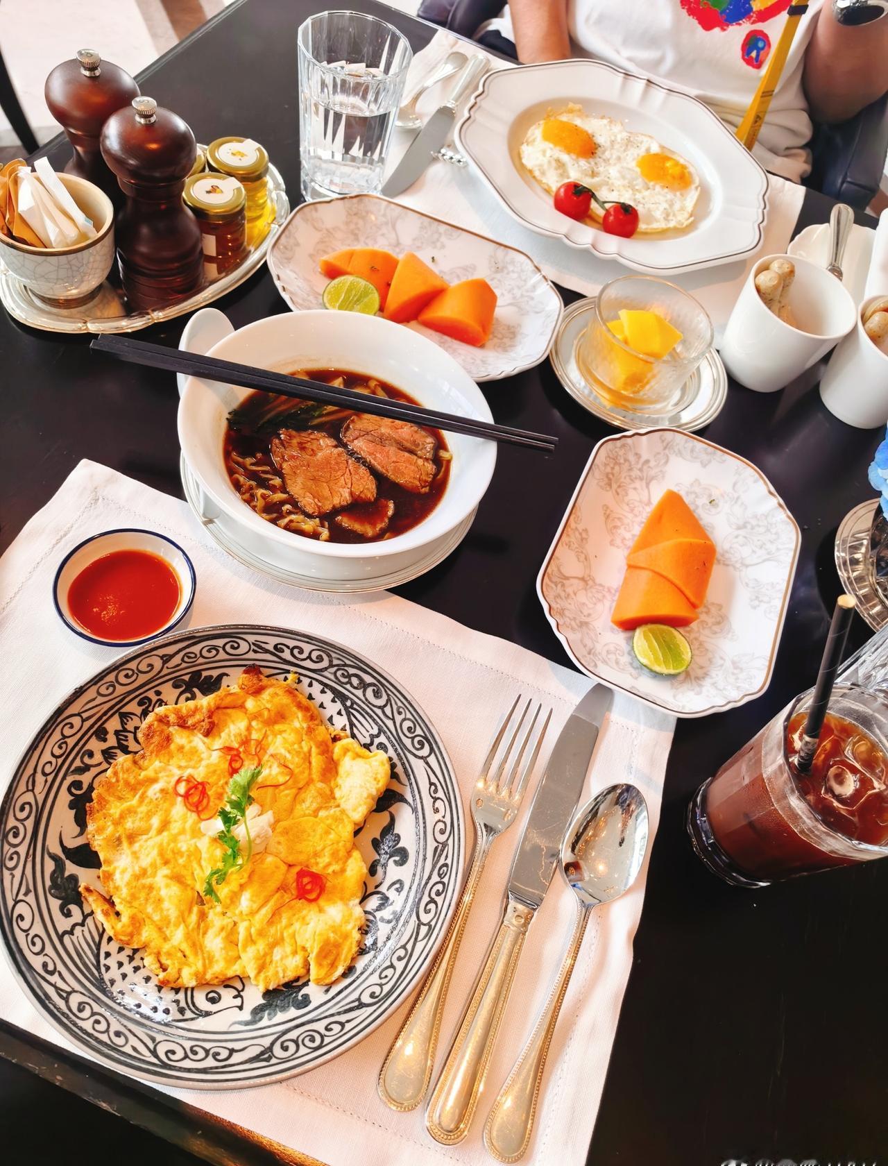 我的格子防晒衬衣闪闪的，而且帽子呢也是有造型的嘻嘻  ​​​