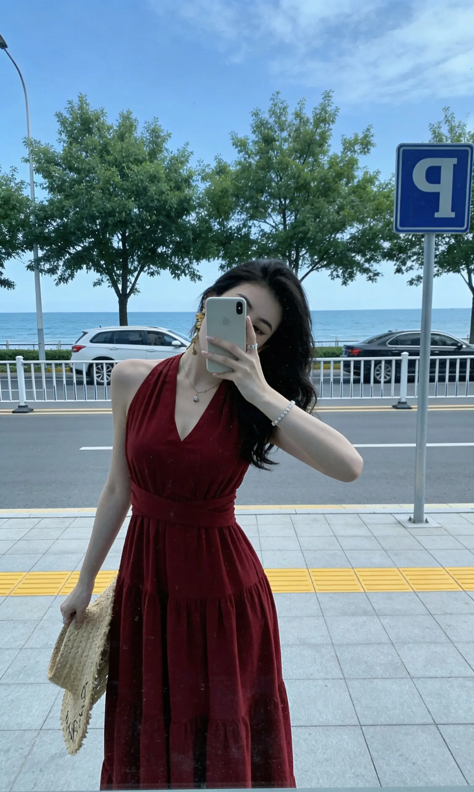 “心软不值钱 懂事没好处 ；             搞钱和爱自己 才...