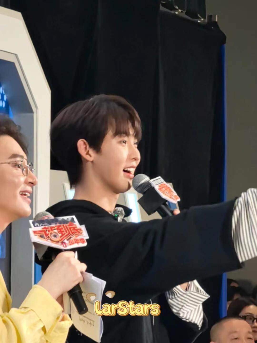 现在小学生都这么有梗吗一站到底少年季 唐九洲：数学还是语文？小孩哥：体育！简简单