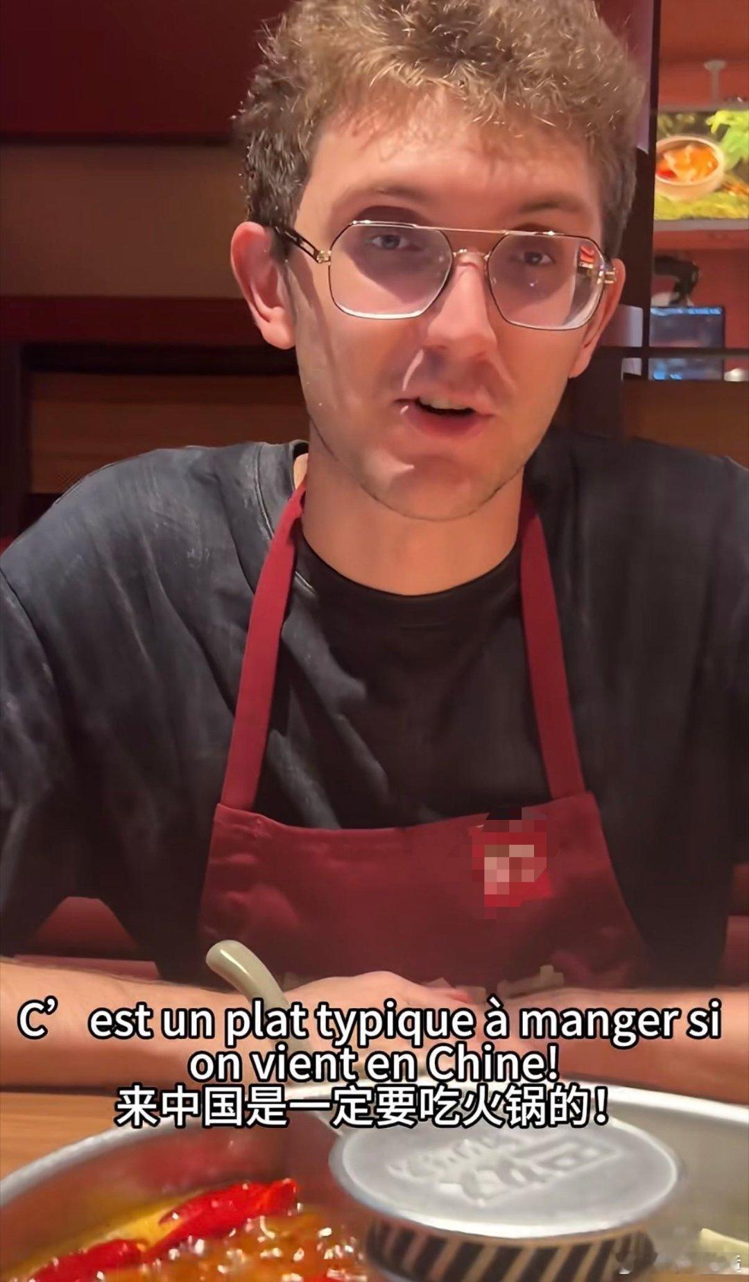 老外说火锅界的丑东西越涮越上头火锅“丑东西”让老外破防：毛肚黄喉尝后惊艳，脑花面
