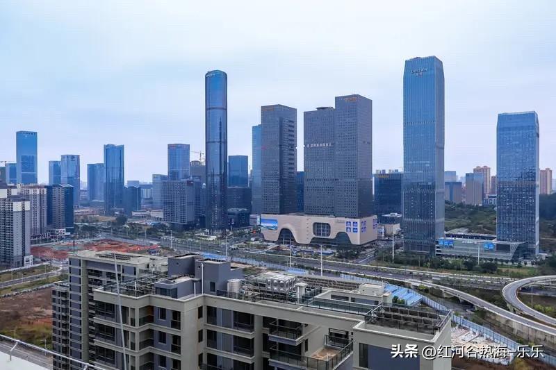 南宁楼市小阳春还是挺硬气的。
南宁楼市这一波表现要比很多二线省会城市都要强。
从