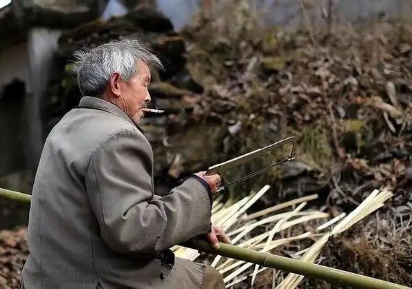 为什么很多人不讲理，因为讲理他的利益要受到严重的侵害，他也知道不对，但是，为了利