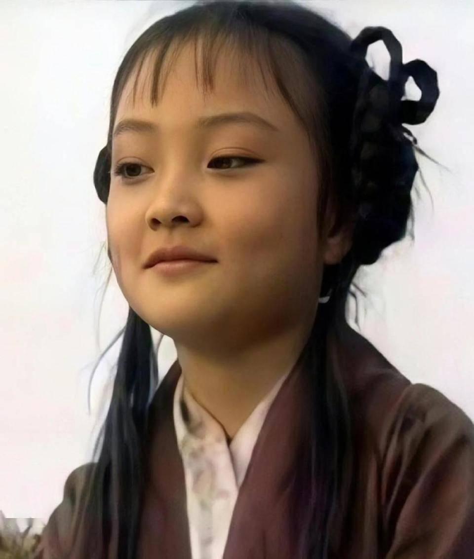 刷到一个女演员的访谈，她聊起自己的前半生，语气平淡，但我唏嘘不已。

十几岁就拿