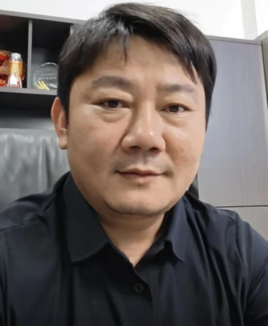 张雪团队现在应该已经意识到了。

他虽然在机车领域上有所成就，但他身上存在一个严