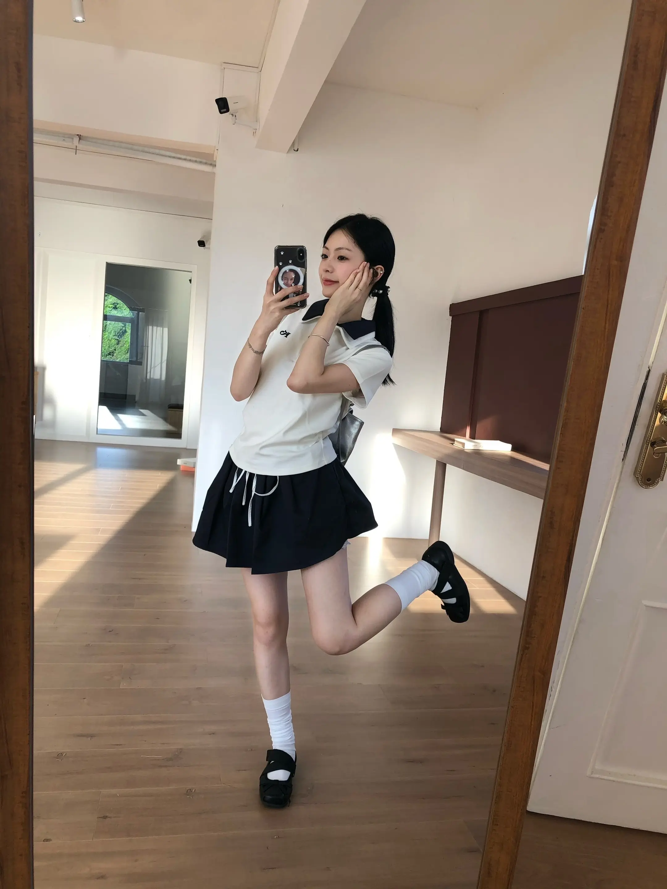 今天有点可爱 可以申请要一个夸奖吗