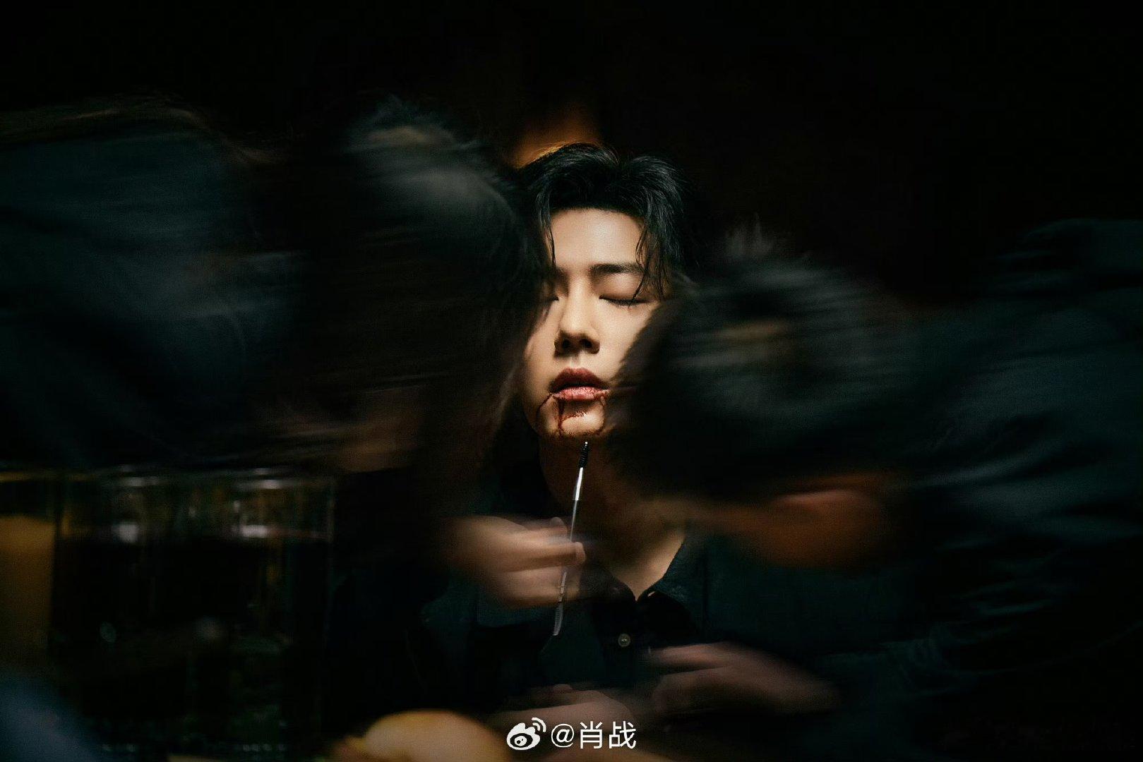 肖战齐夏补妆照肖战齐夏闭眼补妆照 肖战齐夏闭眼补妆照，名品正脸来的 