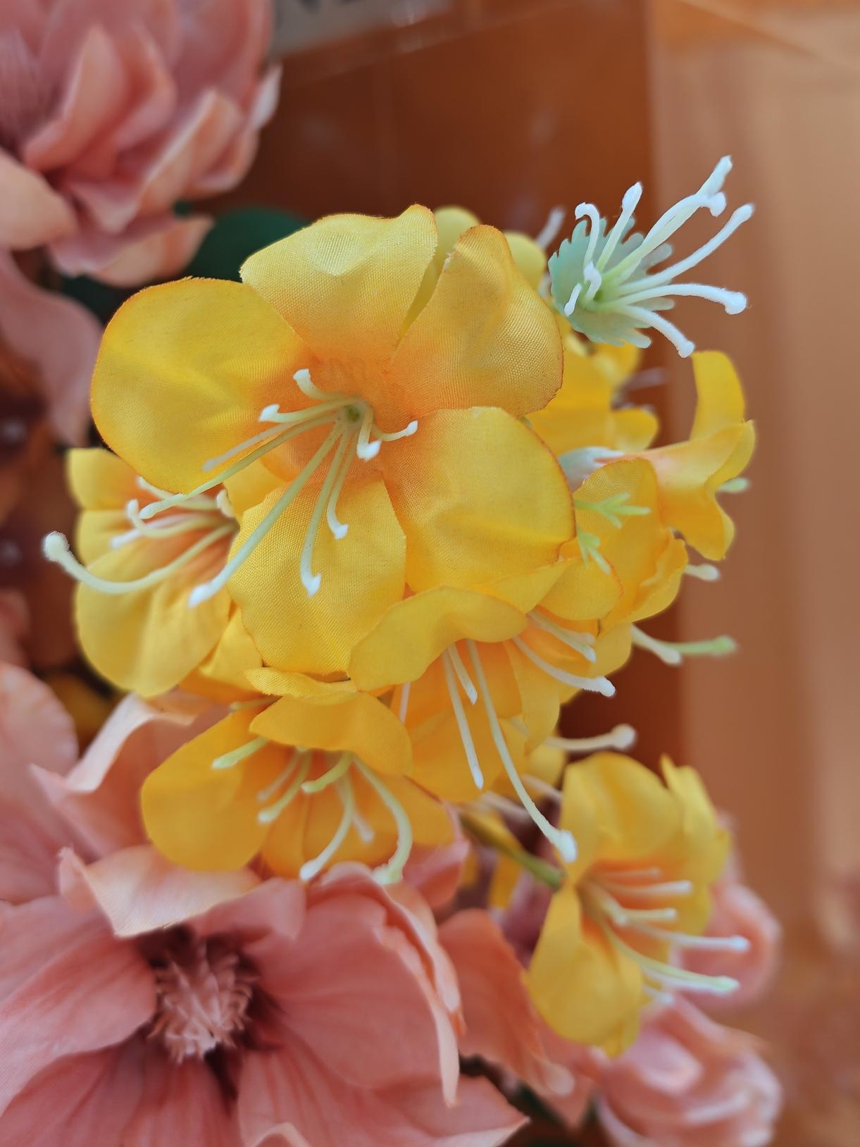王菲历经半生风雨，那份淡然是带着岁月沉淀出来的洒脱。
毕竟，李嫣还年轻颇有年轻人