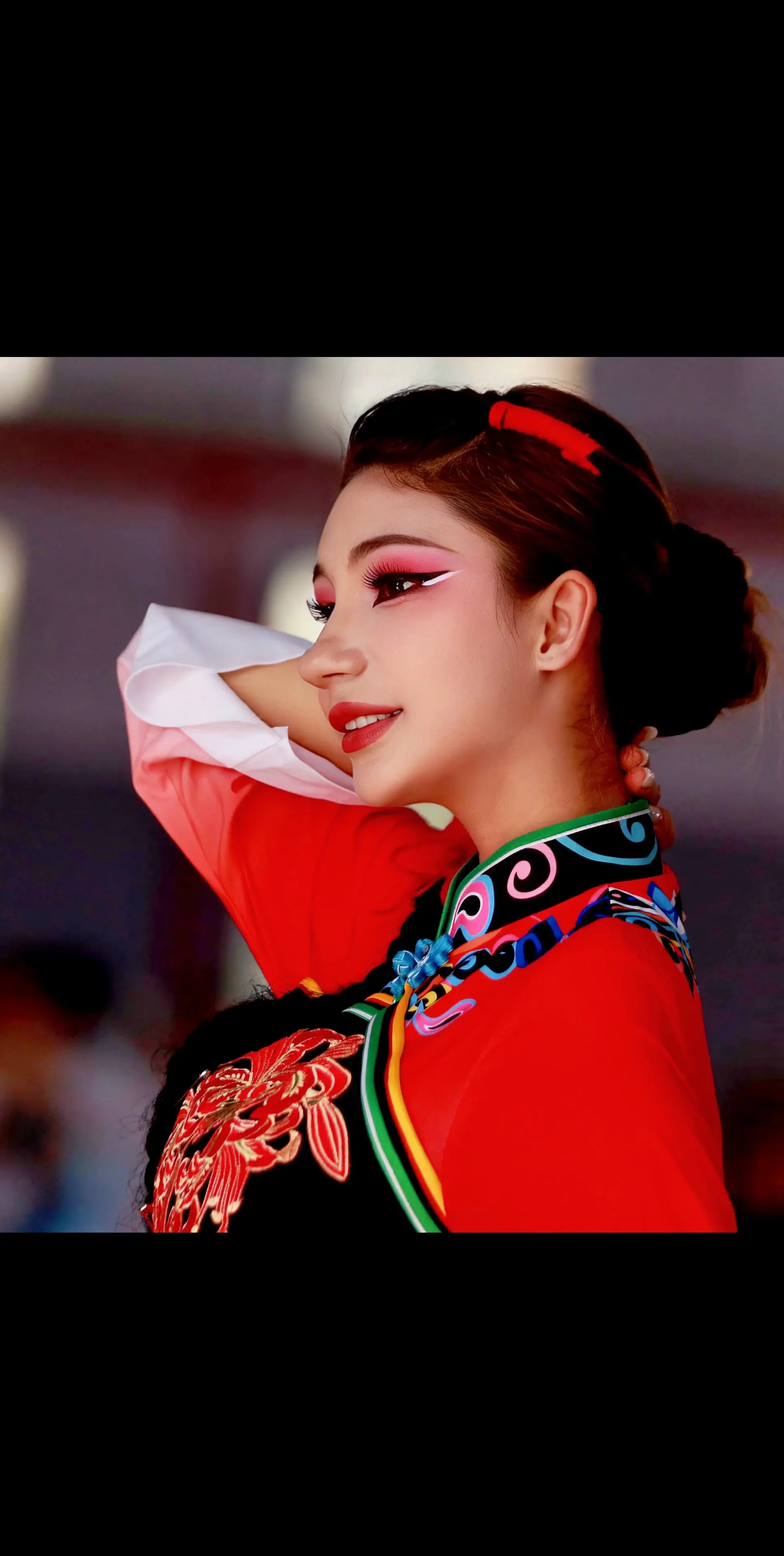 希望你 少些忧伤 多些快乐 每天开心一点