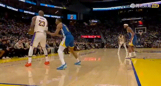 身形的巨大优势？詹姆斯连被小个大帽+逼出界！
图1-2：段冉刚吹他呢，以为他能欺