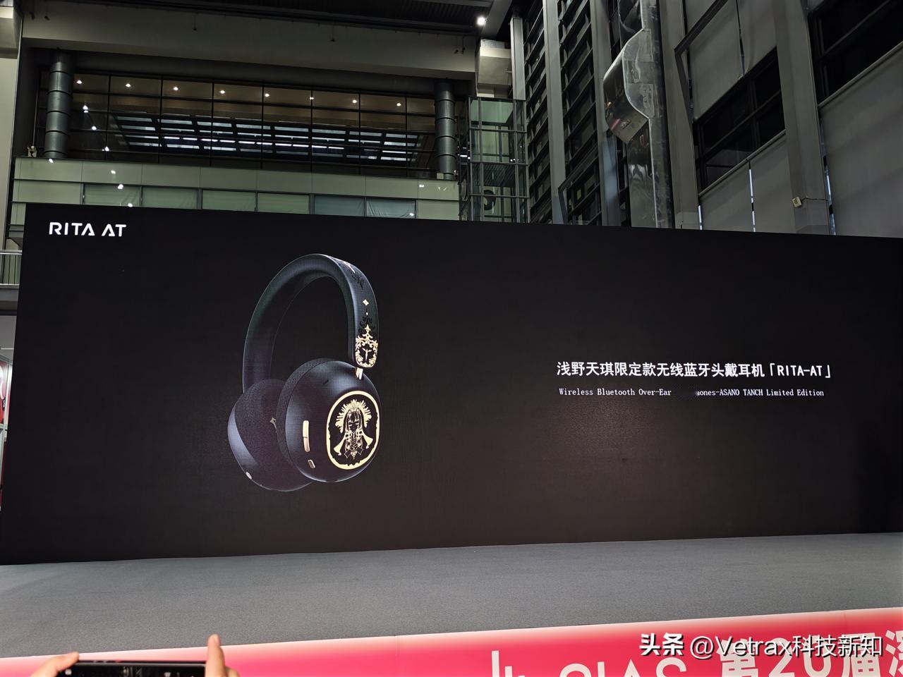 天使吉米今天还发布了两款蓝牙大耳产品：一款是浅野天琪限定款无线蓝牙头戴耳机『RI