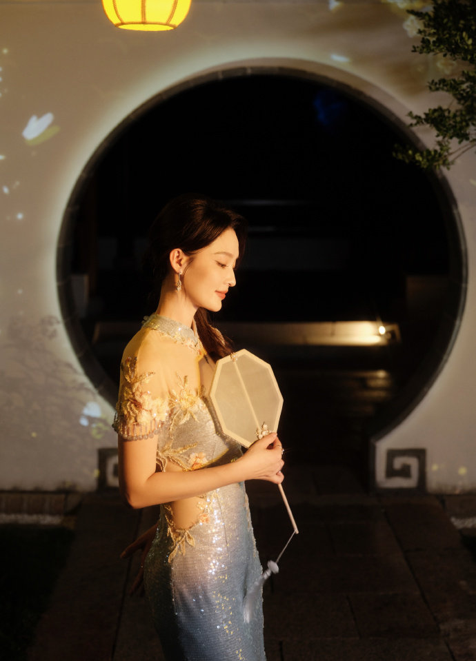 李沁剧宣 李沁一个感动的中秋 李沁剧宣，谁来懂一下这个李沁剧宣的真诚度啊，直接摇