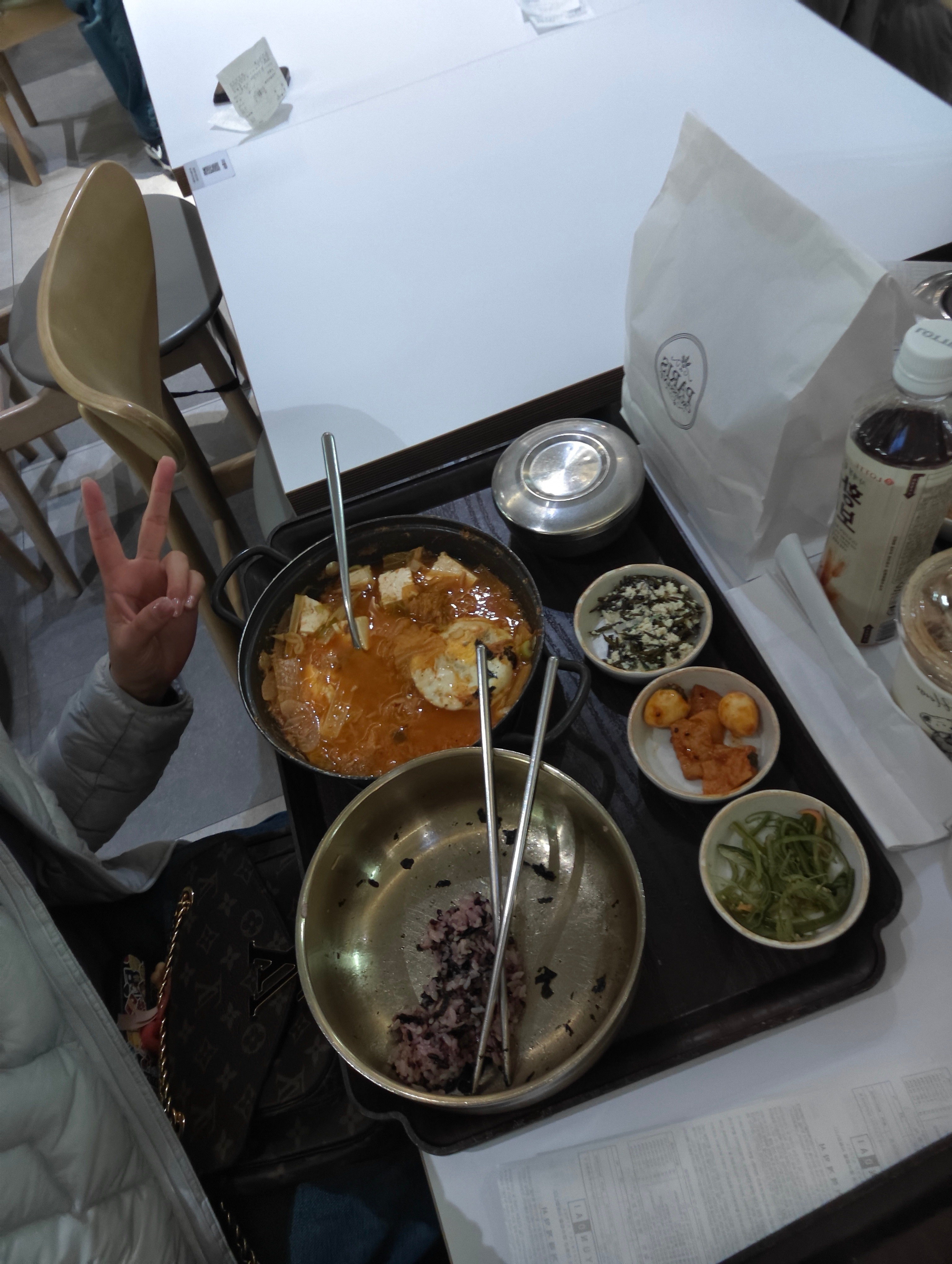 语言不通又出洋相咯去汝矣岛B1大食代干饭，看图点菜，愣是给自己多点了碗大米饭我要