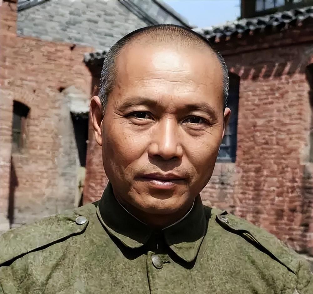 1968年4月7日晚，陈长捷去厨房拿了把菜刀，走到妻子的病榻前，杀死在睡梦中的妻