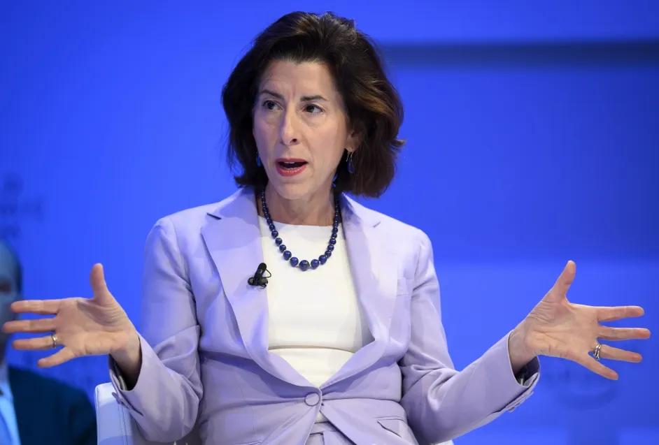 美国商务部长雷蒙多强调，美国坚决反对和不会容忍中国针对美国存储芯片制造商美光公司