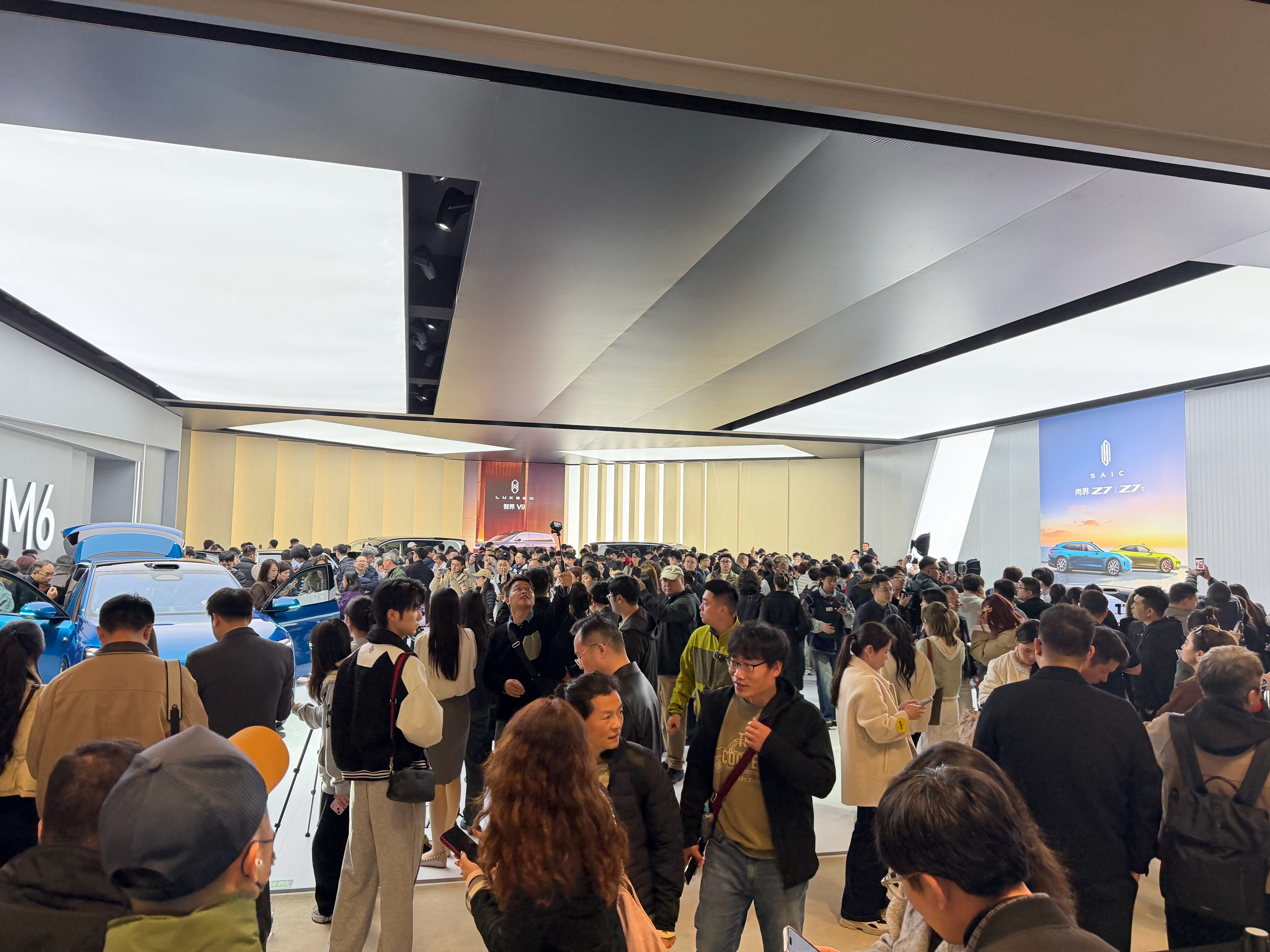 华为春季全场景新品发布会 我想进去拍拍车我进不去