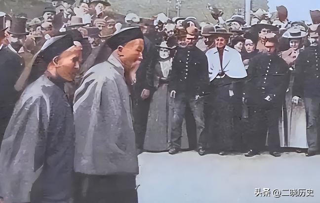 李鸿章73岁首次踏上美国，看到纽约20层高楼后，当场说了一句让人沉默的话。

1