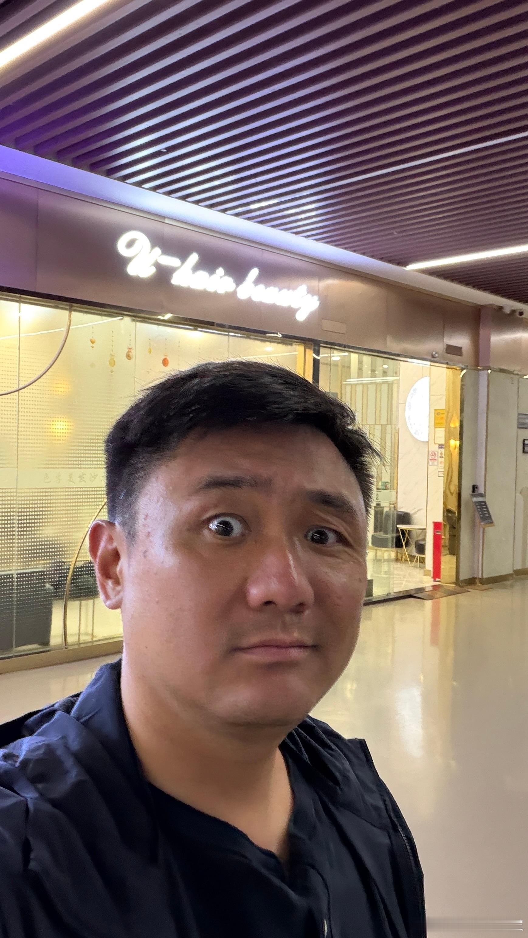 一般来说来到一家理发店，不论进去的时候是什么样，总是希望出来的时候能有一个焕然一