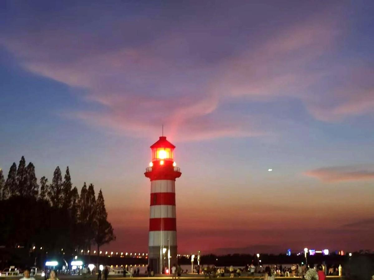 早盘还在对喷涨停的合富医疗午后瞬间闷杀,海峡股份和平潭发展双双被摁在跌停板上,龙