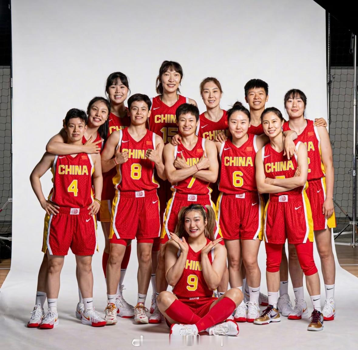 [给你小心心]🏀中国女篮真是女性力量的绝佳代表！💪🏼她们在赛场上拼尽全力，