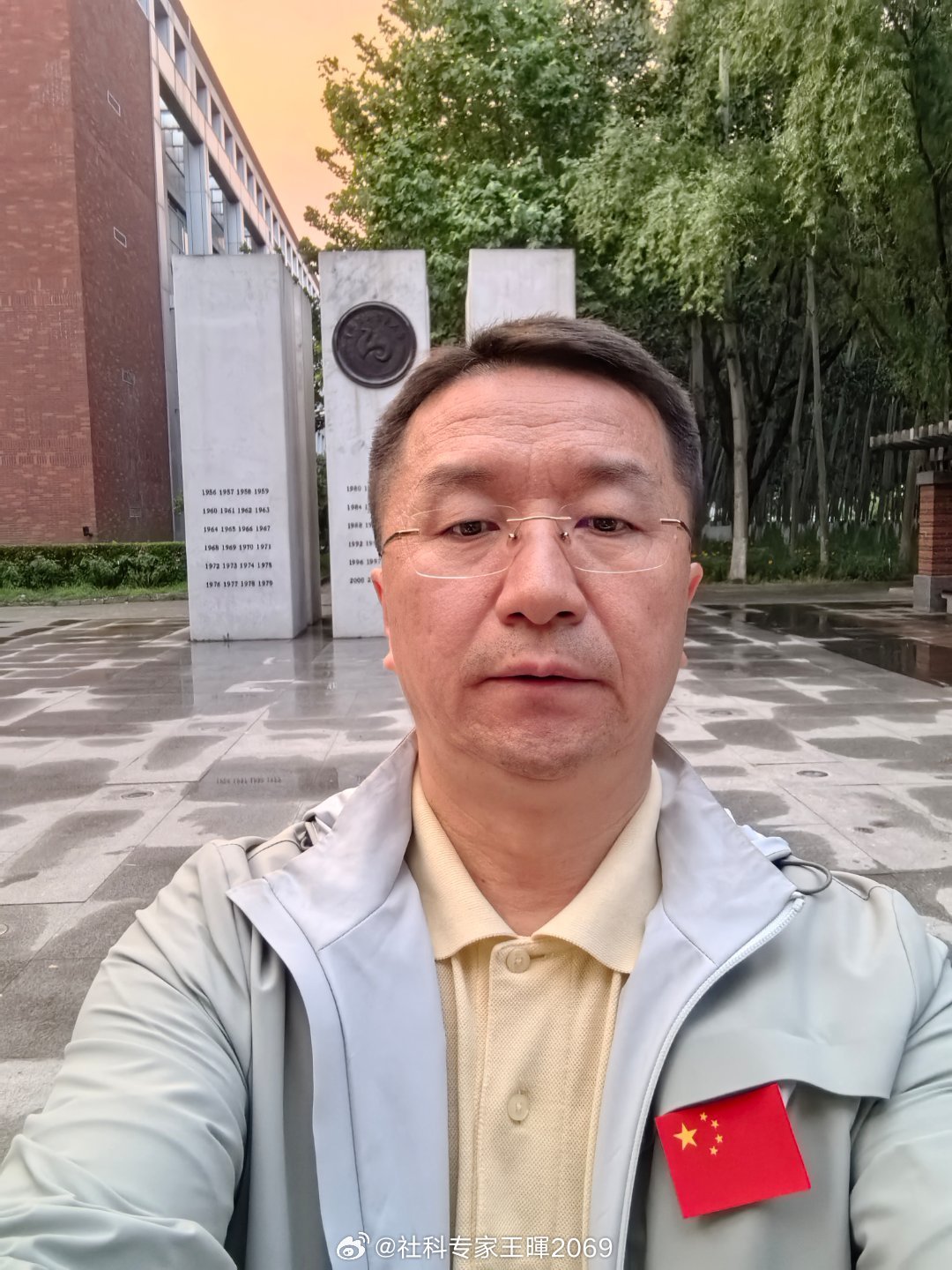 转发一下朋友圈顶级男人一天只做五件事，其余全部砍掉。一、健身，把身体当唯一资产。