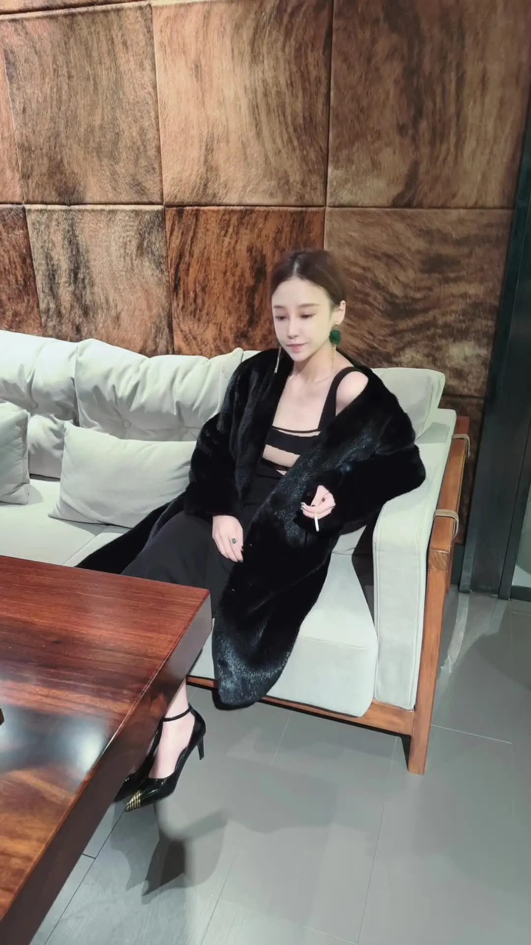 坚持远离影响你情绪的人和事，才是成年人最 该有的自律。