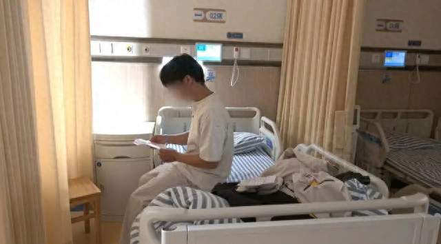 男子拆外卖被割伤左手缝6针，还需做神经吻合手术，费用约1.5万元；商家：外卖盒出餐时完好，消费者自身