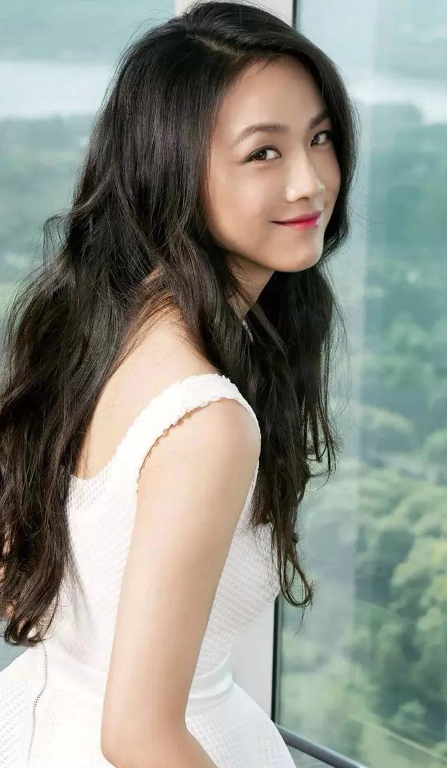 当年，金泰勇向汤唯求婚，13亿豪宅，3克拉钻戒，还外加一个准婆婆的要求。汤唯听完